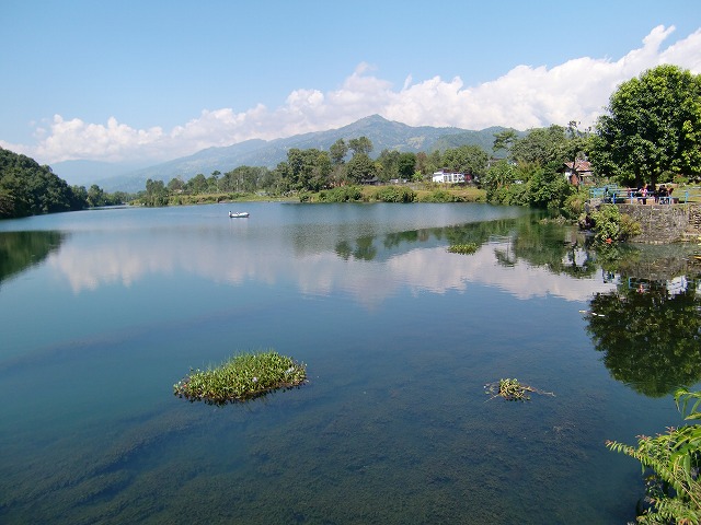 ネパールのポカラのフェワ湖