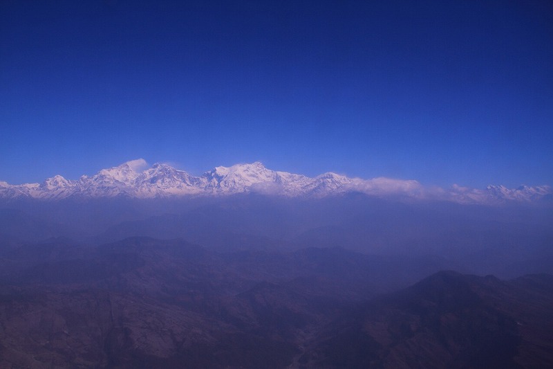 ネパールのヒマラヤのエベレストも映っています
