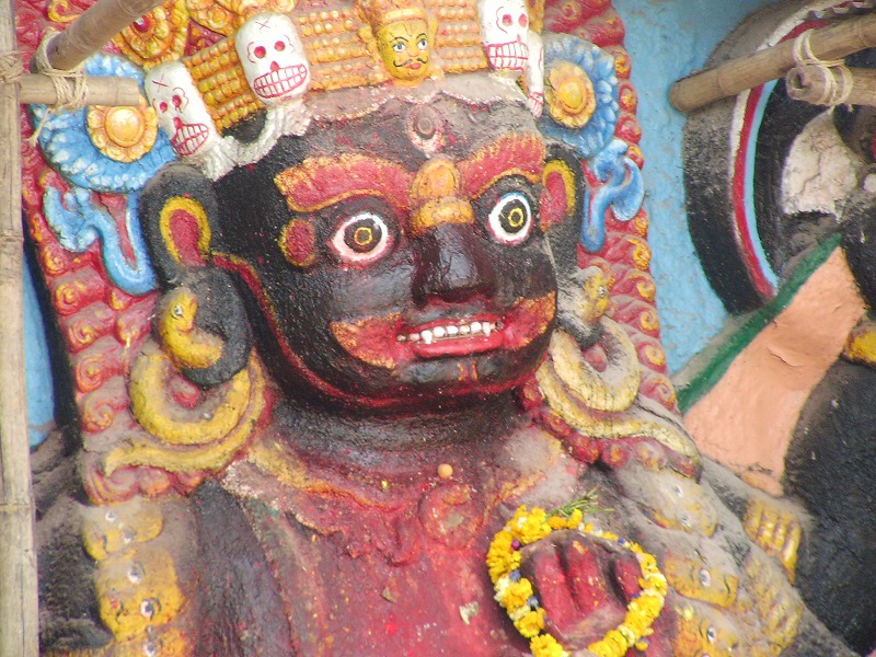 ネパールのカトマンズのダルバールスクエアのカーラ・バイラヴ像