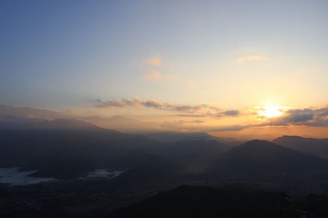 ポカラのサランコットの丘からの朝日